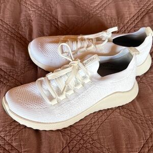 Aetrex Women's White Sneakers - Carly Arch Support Sneaker
